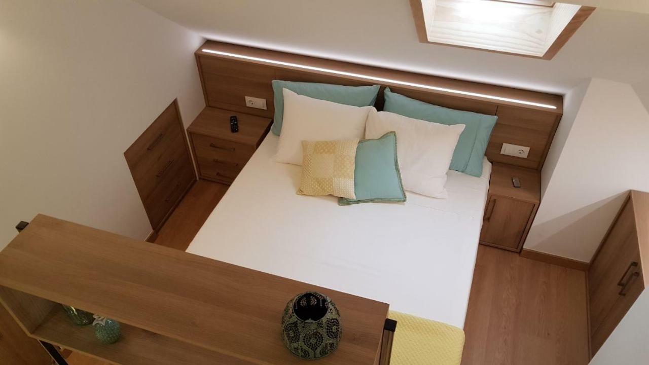 Estudio Atico Con Altillo โอว์เรนเซ ภายนอก รูปภาพ
