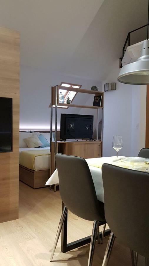 Estudio Atico Con Altillo โอว์เรนเซ ภายนอก รูปภาพ